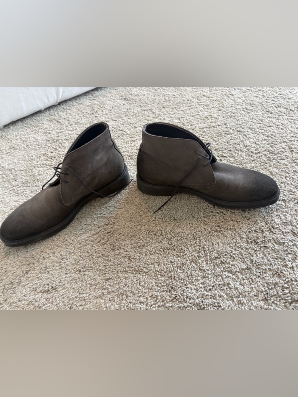 To boot chukka sz 8 Men's Dark Gray Suede Chukka Boots